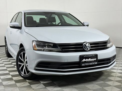 Used 2017 Volkswagen Jetta SE image 2