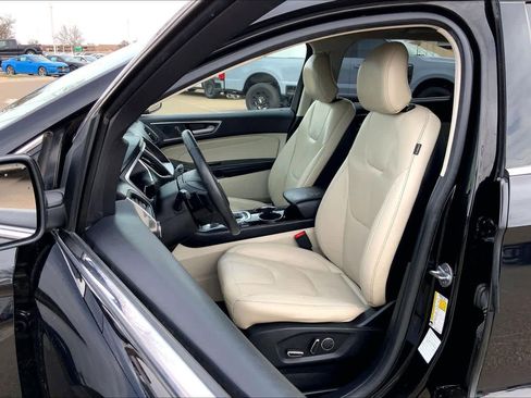 Used 2018 Ford Edge Titanium w/ Technology Package image 8