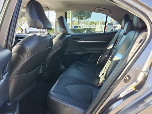 Used 2018 Toyota Camry XSE image 15