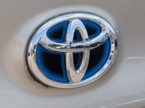 Used 2015 Toyota Camry XLE w/ Moonroof Package FWD image 10