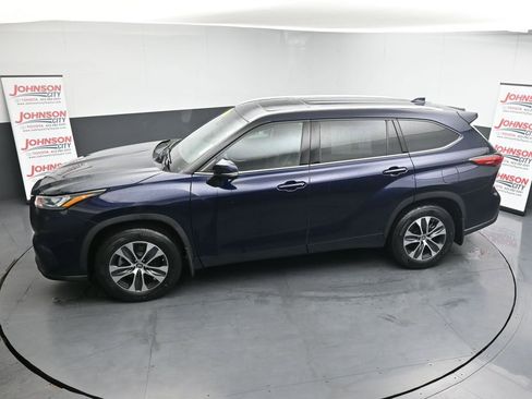 Used 2020 Toyota Highlander XLE image 30