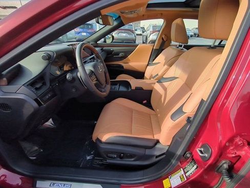 Used 2025 Lexus ES 350 Luxury w/ Accessory Package (Z2) image 8