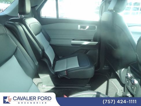 Used 2022 Ford Explorer XLT w/ Equipment Group 202A RWD image 12