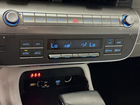 Used 2024 Hyundai Kona SEL AWD/4WD image 24