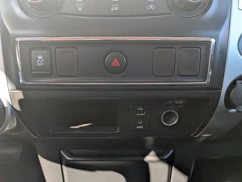 Used 2017 Nissan Titan SV AWD/4WD image 18