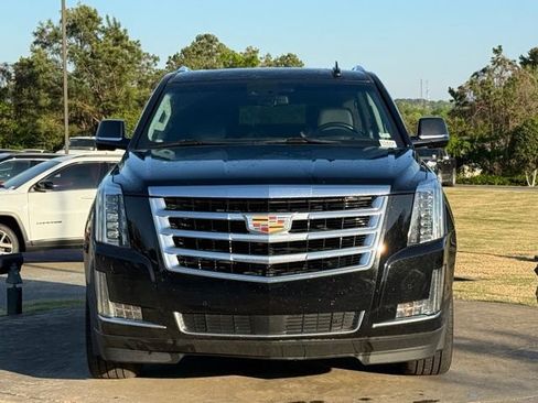 Used 2018 Cadillac Escalade ESV Premium Luxury image 2