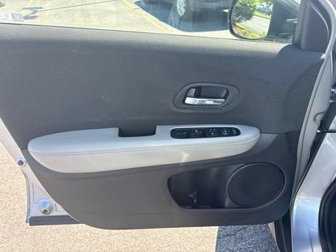 Used 2020 Honda HR-V LX image 16