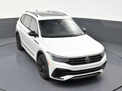 Used 2024 Volkswagen Tiguan SE R-Line FWD image 16