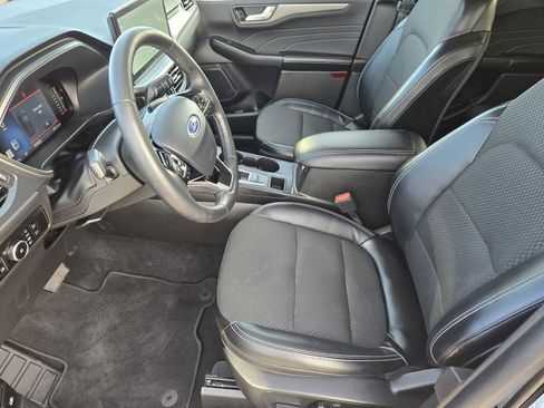 Used 2023 Ford Escape SE image 14