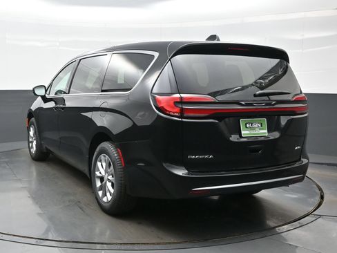 New 2027 Chrysler Pacifica Select AWD/4WD image 5