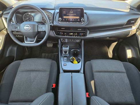Used 2026 Nissan Rogue SV w/ Cold Weather Package FWD image 17
