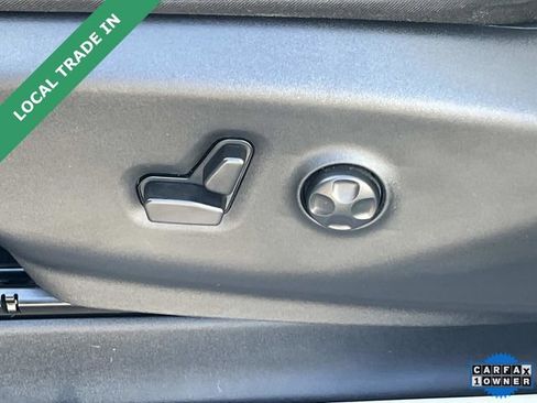 Used 2024 Chrysler Pacifica Touring-L w/ Road Tripper Package image 25