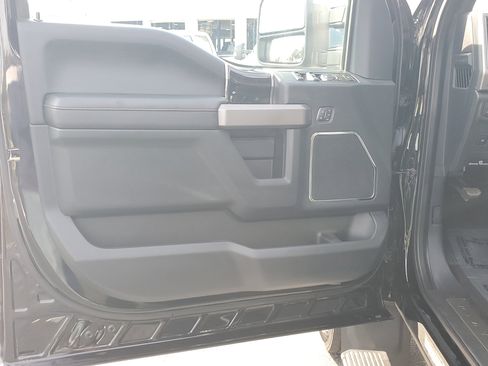 Certified 2022 Ford F450 Platinum w/ FX4 Off-Road Package image 18