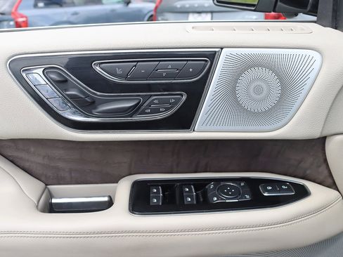 Used 2020 Lincoln Navigator L Reserve w/ Luxury Package AWD/4WD image 38