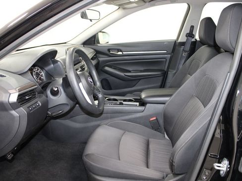 Used 2024 Nissan Altima 2.5 SV FWD image 19