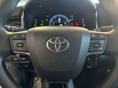 Used 2025 Toyota Camry LE image 32