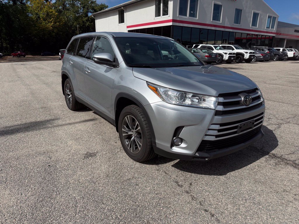 Certified 2019 Toyota Highlander Plus AWD/4WD image 1