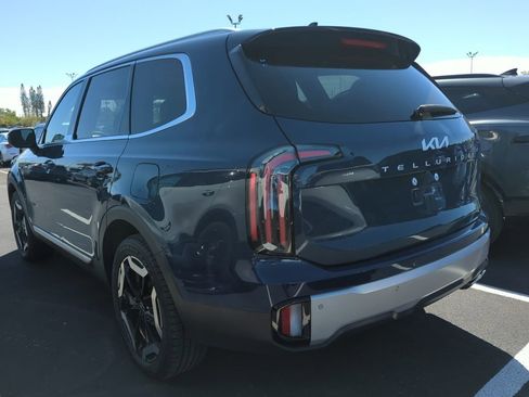 Certified 2023 Kia Telluride EX w/ EX Captain's Chair Package image 8