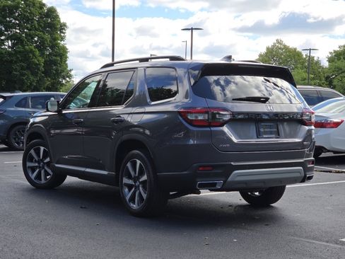 Certified 2024 Honda Pilot Touring image 23