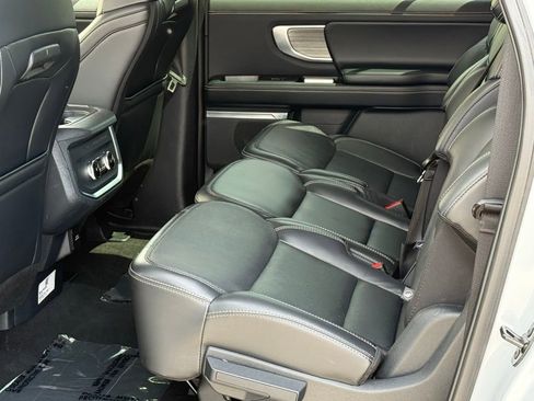 Certified 2025 Ford Expedition Max Platinum AWD/4WD image 8