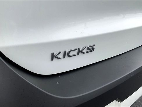 New 2025 Nissan Kicks SR image 12