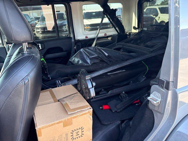Used 2019 Jeep Wrangler Unlimited Sahara w/ Uconnect 4C Nav & Sound Group AWD/4WD image 21