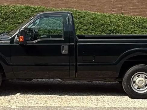 Used 2015 Ford F250 XL w/ Power Equipment Group RWD image 2