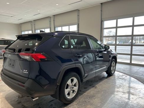 Used 2020 Toyota RAV4 XLE w/ Convenience Package image 7