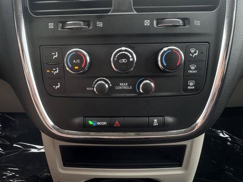Used 2019 Dodge Grand Caravan SE w/ UConnect Hands-Free Group FWD image 20