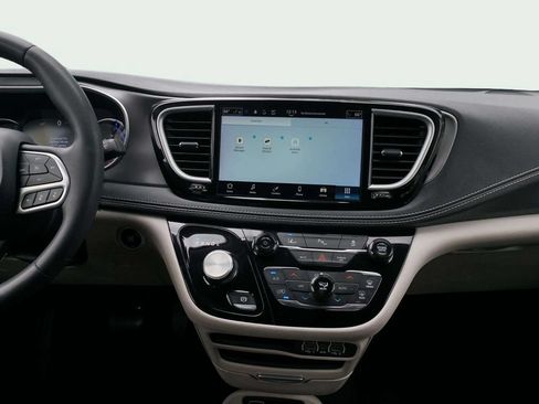 Used 2023 Chrysler Pacifica Touring-L FWD image 23