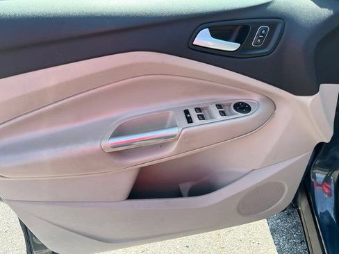 Used 2019 Ford Escape SE FWD image 9