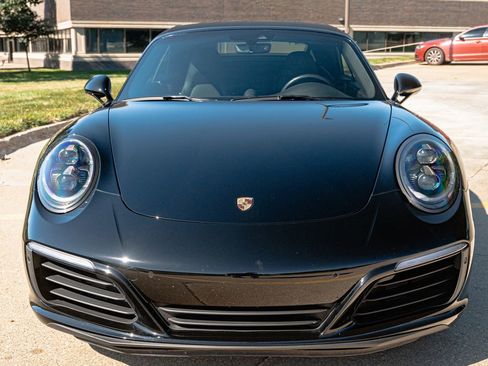 Used 2018 Porsche 911 Carrera 4S image 9