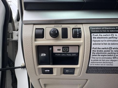 Used 2010 Subaru Legacy 2.5i AWD/4WD image 7