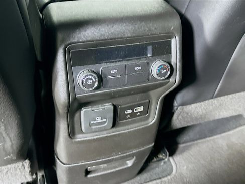 Used 2023 GMC Acadia SLT image 27