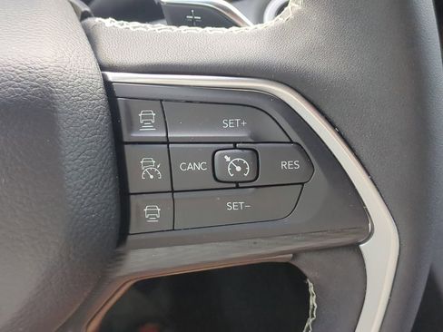 New 2025 Jeep Grand Cherokee Laredo X w/ Luxury Tech Group I RWD image 27