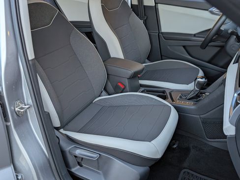 Used 2025 Volkswagen Taos SE image 20