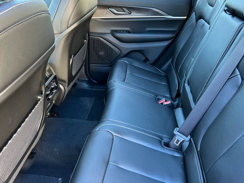 New 2025 Jeep Grand Cherokee Limited w/ Black Appearance Package AWD/4WD image 11