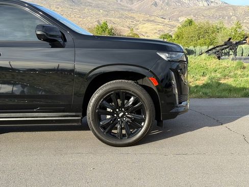 Used 2022 Cadillac Escalade Sport Platinum AWD/4WD image 3