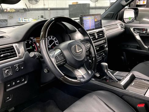 Used 2023 Lexus GX 460 Premium w/ Accessory Package AWD/4WD image 16