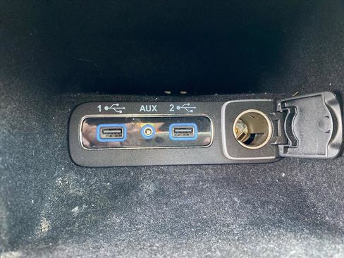 Used 2019 Jeep Grand Cherokee Laredo image 13