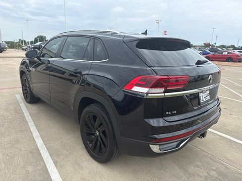 Used 2022 Volkswagen Atlas Cross Sport SE FWD image 4