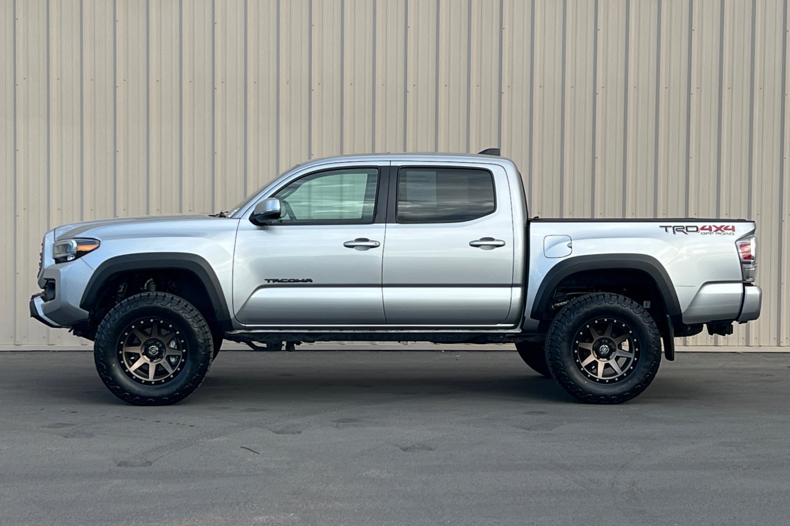 Used 2022 Toyota Tacoma TRD Off-Road AWD/4WD image 10