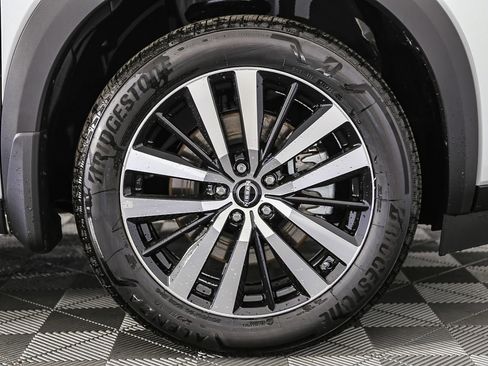 Certified 2025 Nissan Pathfinder Platinum image 11