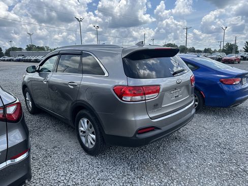 Used 2017 Kia Sorento FWD w/ LX Convenience Package image 3