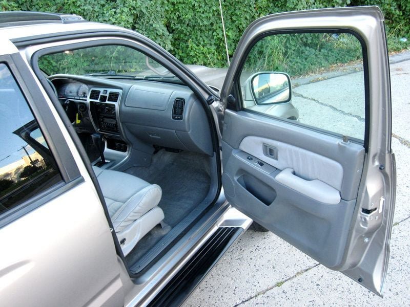 Used 2002 Toyota 4Runner SR5 RWD image 22