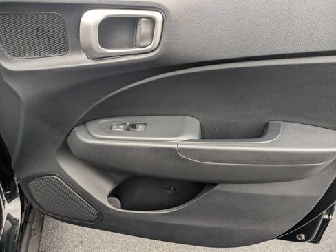 Used 2025 Hyundai Venue SEL FWD image 34