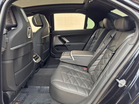 Used 2024 BMW 740i w/ Premium Package 2 RWD image 48