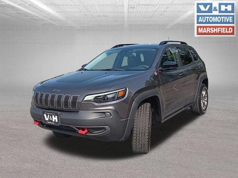 Used 2022 Jeep Cherokee Trailhawk w/ Comfort/Convenience Group AWD/4WD image 2