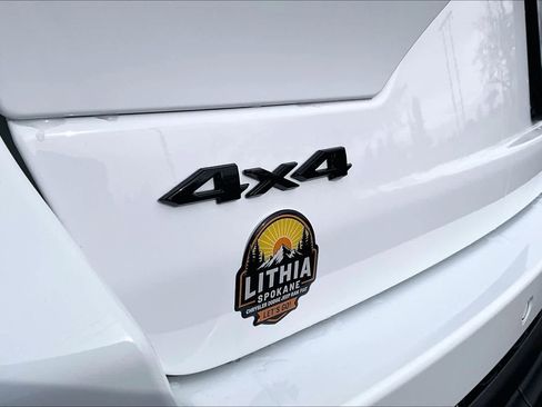 New 2026 Jeep Grand Cherokee Altitude image 7