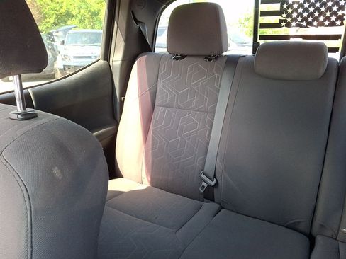 Used 2018 Toyota Tacoma TRD Sport RWD image 12
